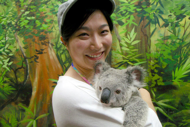 Lillian holds a koala.