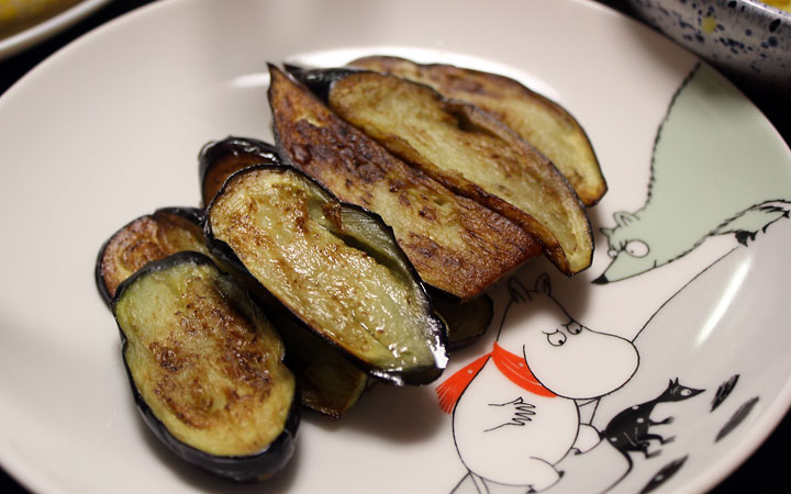 Japanese eating: Lightly fried eggplant.