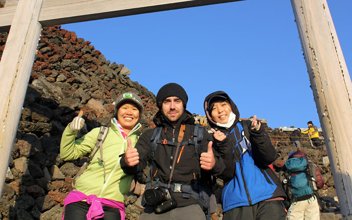 3 strangers made a hike up Mt Fuji together.