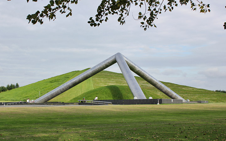 Moerenuma Park | Sculpture, 3 large poles converge like a pyramid.